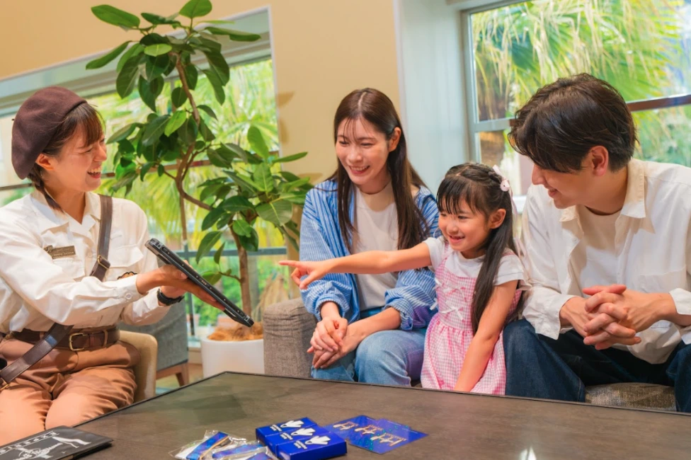 USJ VIP guide briefing a family with young child inside the VIP lounge